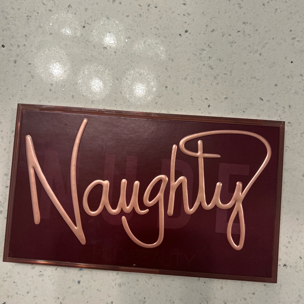 Used huda beauty naughty eyeshadow pallet